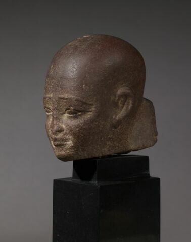statue, image 4/11