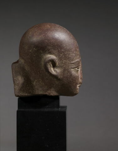 statue, image 5/11
