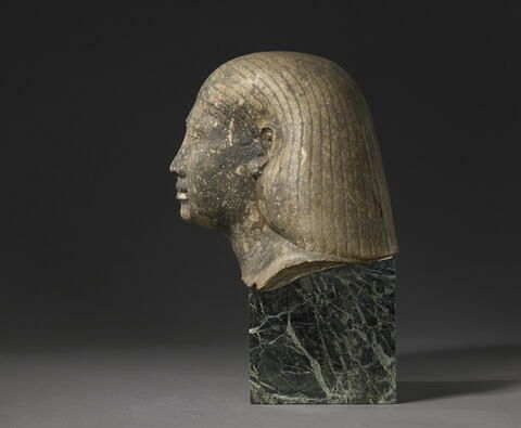 statue, image 4/13