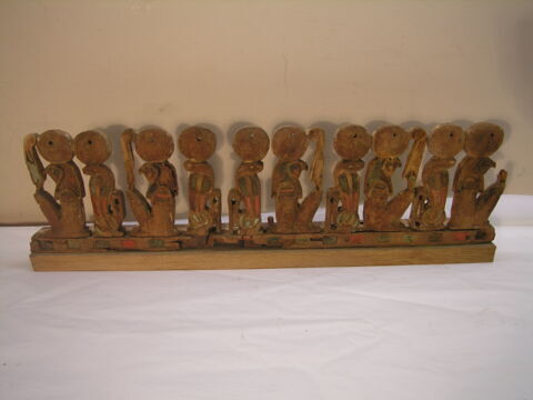 naos  ; frise, image 3/4