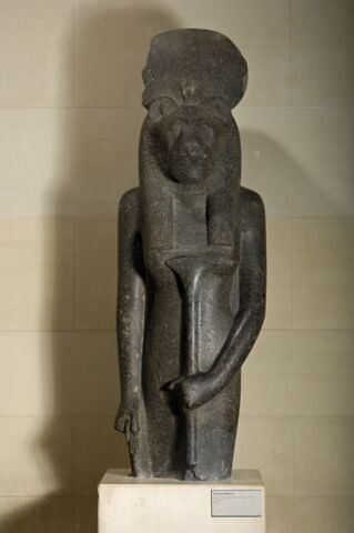 statue