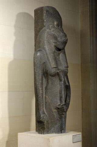 statue, image 2/5