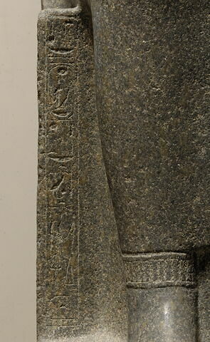 statue, image 2/6