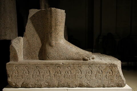 statue colossale, image 18/22