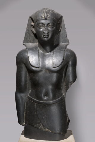statue