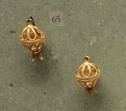 perle  ; pendentif, image 2/2