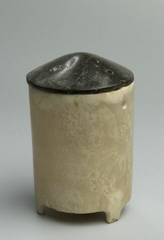 vase à onguent ; couvercle de vase ; boîte