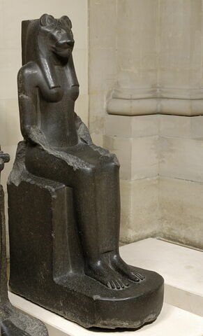 statue, image 2/6