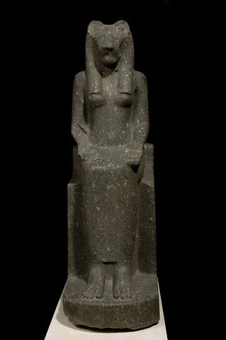 statue