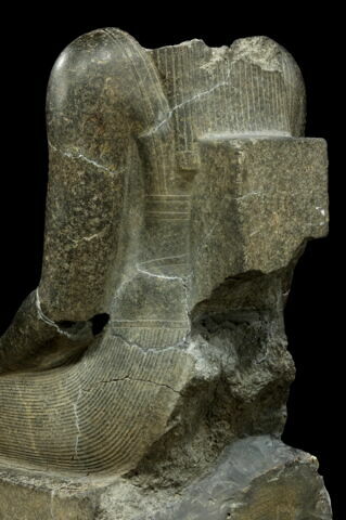 statue, image 3/10