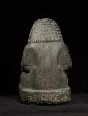 statue de scribe assis en tailleur, image 4/12