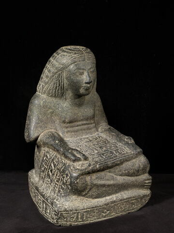 statue de scribe assis en tailleur, image 7/12