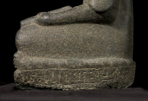 statue de scribe assis en tailleur, image 10/12