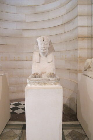 statue, image 2/3