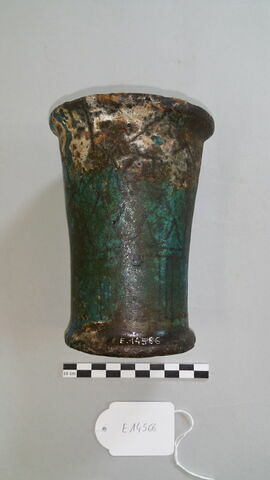 vase à onguent ; perle