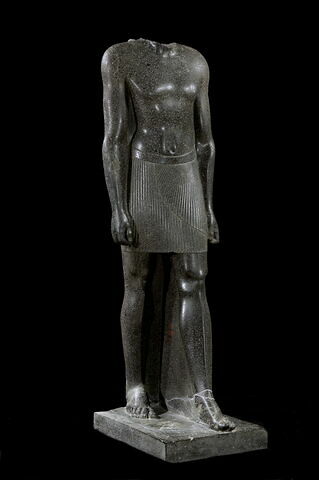 statue, image 4/8