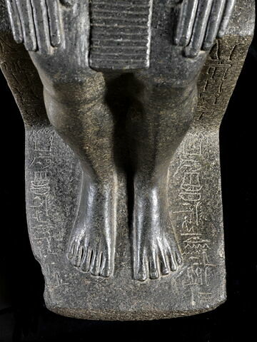 statue, image 2/10