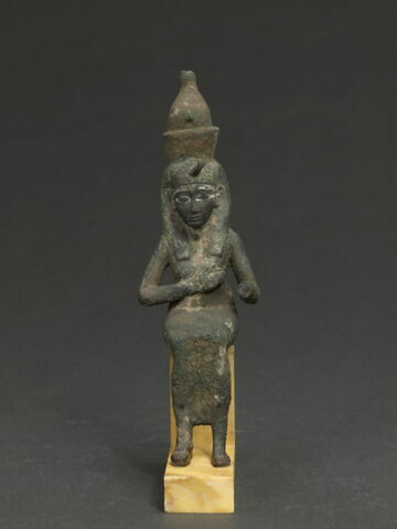 figurine d'Isis allaitant, image 3/6