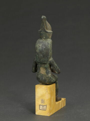 figurine d'Isis allaitant, image 4/6