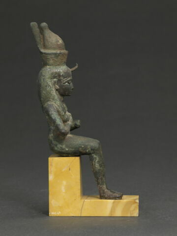 figurine d'Isis allaitant, image 5/6