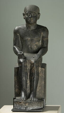 statue