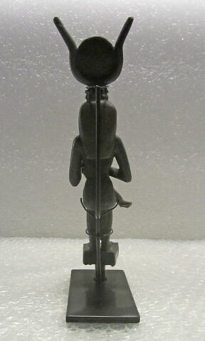 figurine d'Isis allaitant, image 2/5