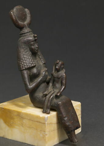 figurine d'Isis allaitant, image 6/6
