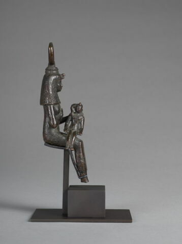 figurine d'Isis allaitant, image 2/6