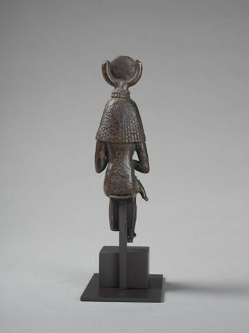 figurine d'Isis allaitant, image 3/6