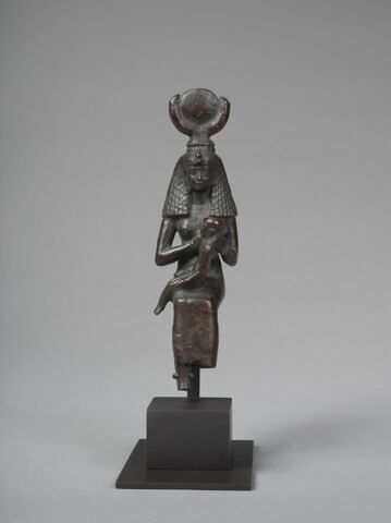 figurine d'Isis allaitant, image 5/6