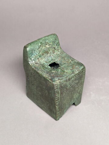 figurine d'Isis allaitant, image 8/9
