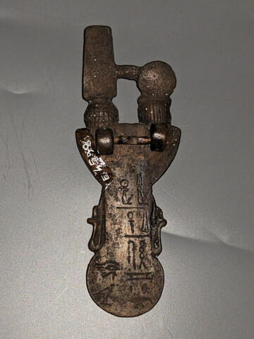 égide et contrepoids de collier rabattu, image 2/2