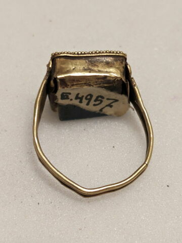 bague en anneau triple ; bague à chaton fixe ; bague à chaton carré, image 2/2