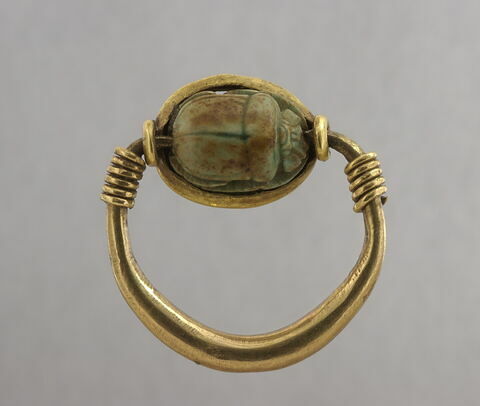 bague à chaton mobile ; bague à chaton cerclé ; bague à spirales rapportées ; bague en anneau renflé ; scarabée, image 2/2