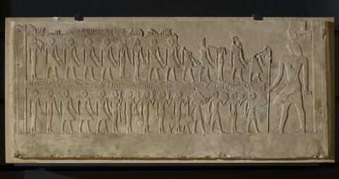 stèle rectangulaire ; relief mural