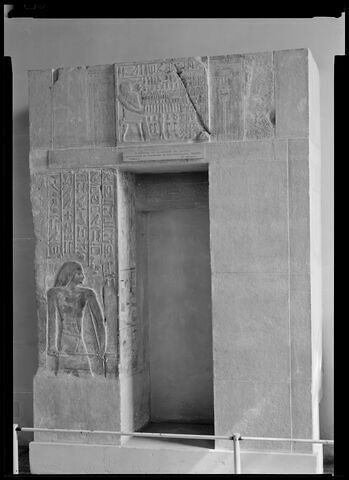 relief mural ; stèle fausse porte, image 3/3