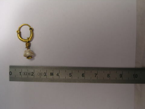 boucle d'oreille en anneau à pendentif
