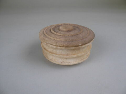 coupe cylindrique cerclée ; boîte  ; couvercle de vase, image 10/11