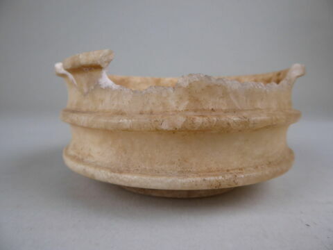 coupe cylindrique cerclée ; boîte  ; couvercle de vase, image 4/11