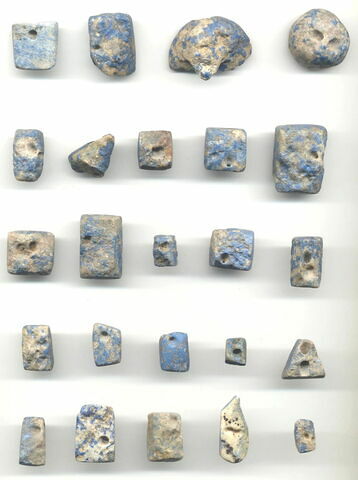 perles ; perle sphérique ; perle en tonnelet ; perle biconique ; perle rondelle ; perle fusiforme  ; incrustation, image 2/3