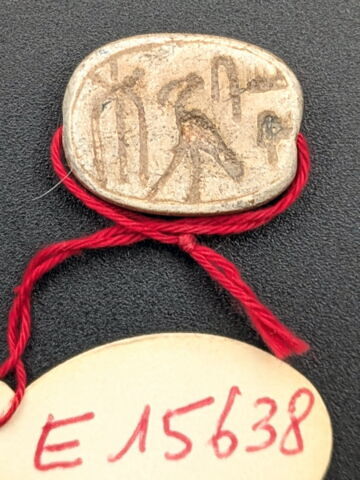 perle en pastille ovale ; scaraboïde, image 2/2