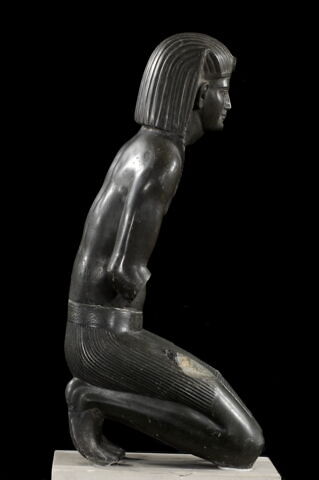 statue, image 2/5