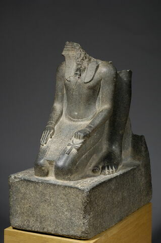 statue, image 2/10
