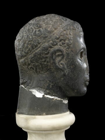 statue, image 2/5