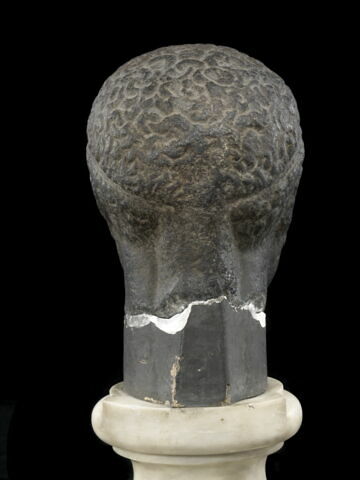 statue, image 3/5