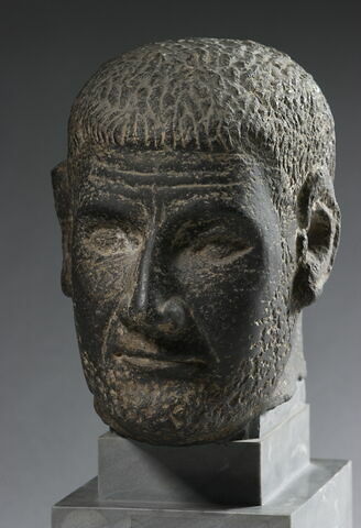 statue, image 7/12