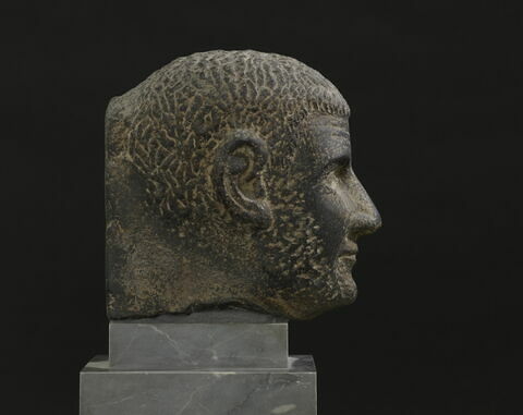 statue, image 4/12