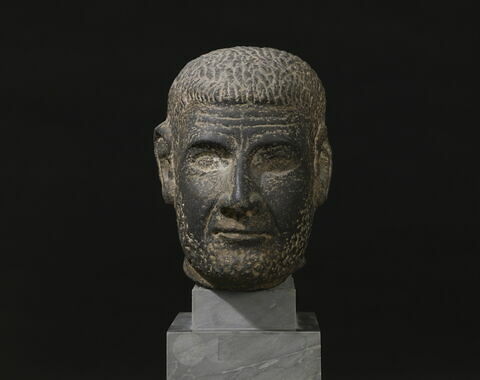 statue, image 5/12