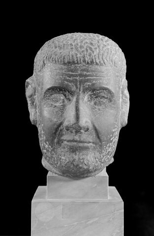 statue, image 8/12