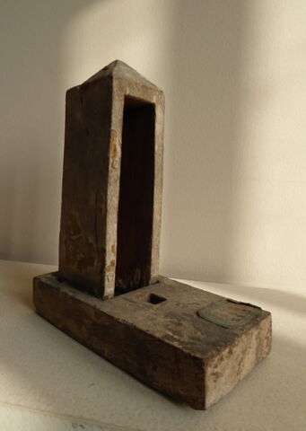 figurine d'Osiris à l'obélisque  ; cercueil d'animal